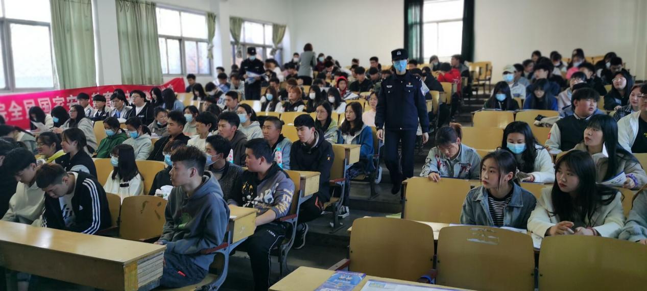 国家安全日法治进校园
