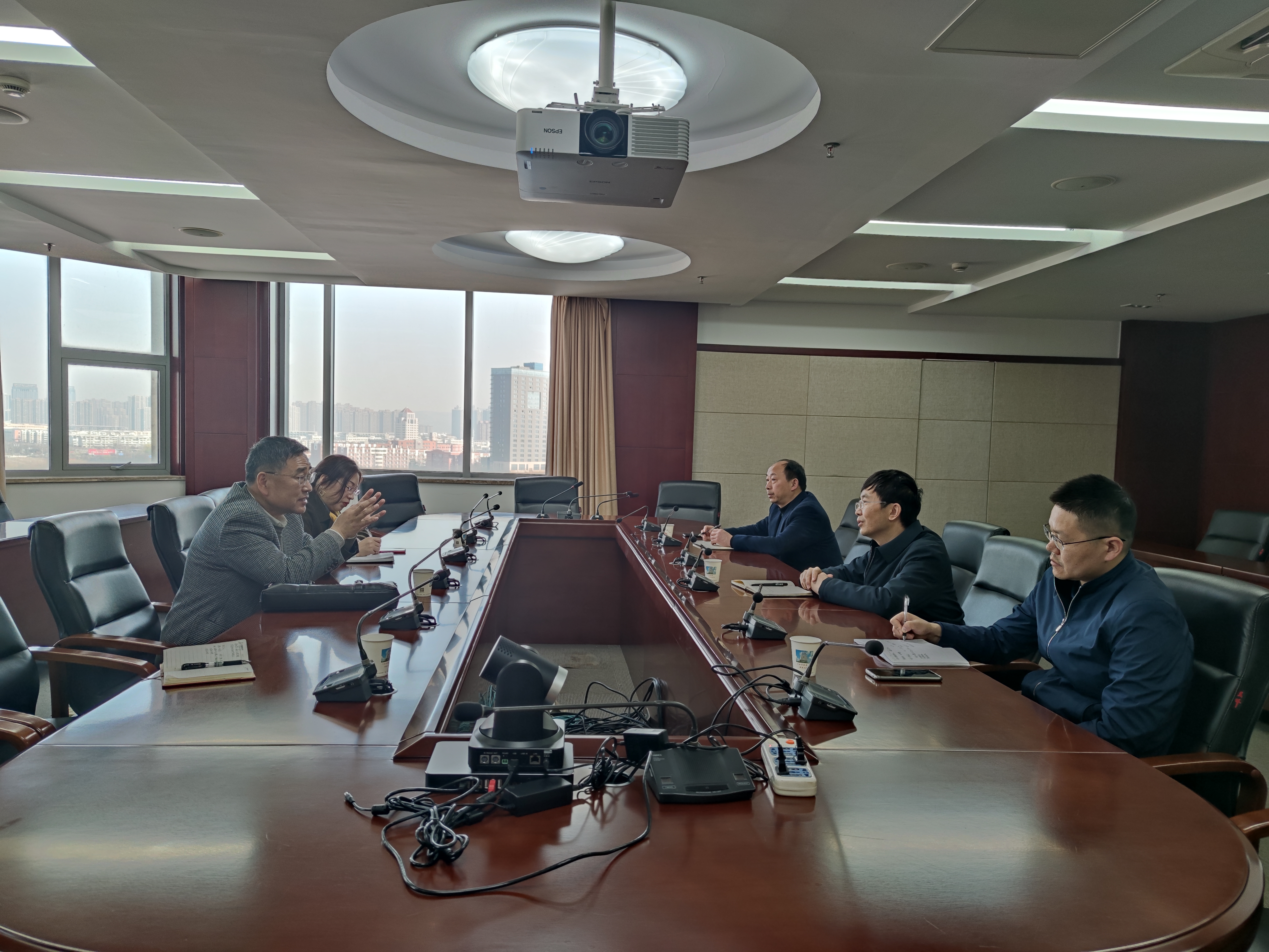我校领导赴市总工会交流学习