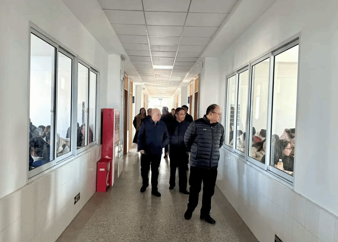 校领导亲临教学、生活一线开展巡查