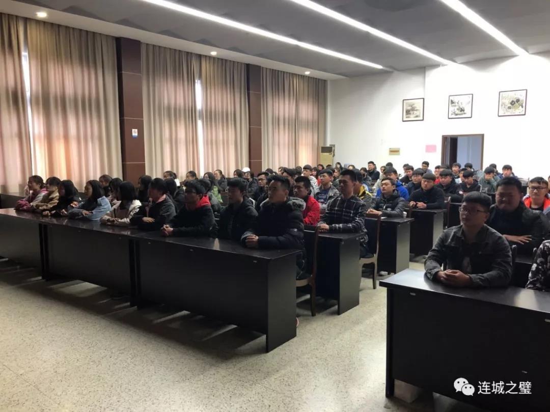 我校“坚定共产主义信仰”系列公开课正在进行中