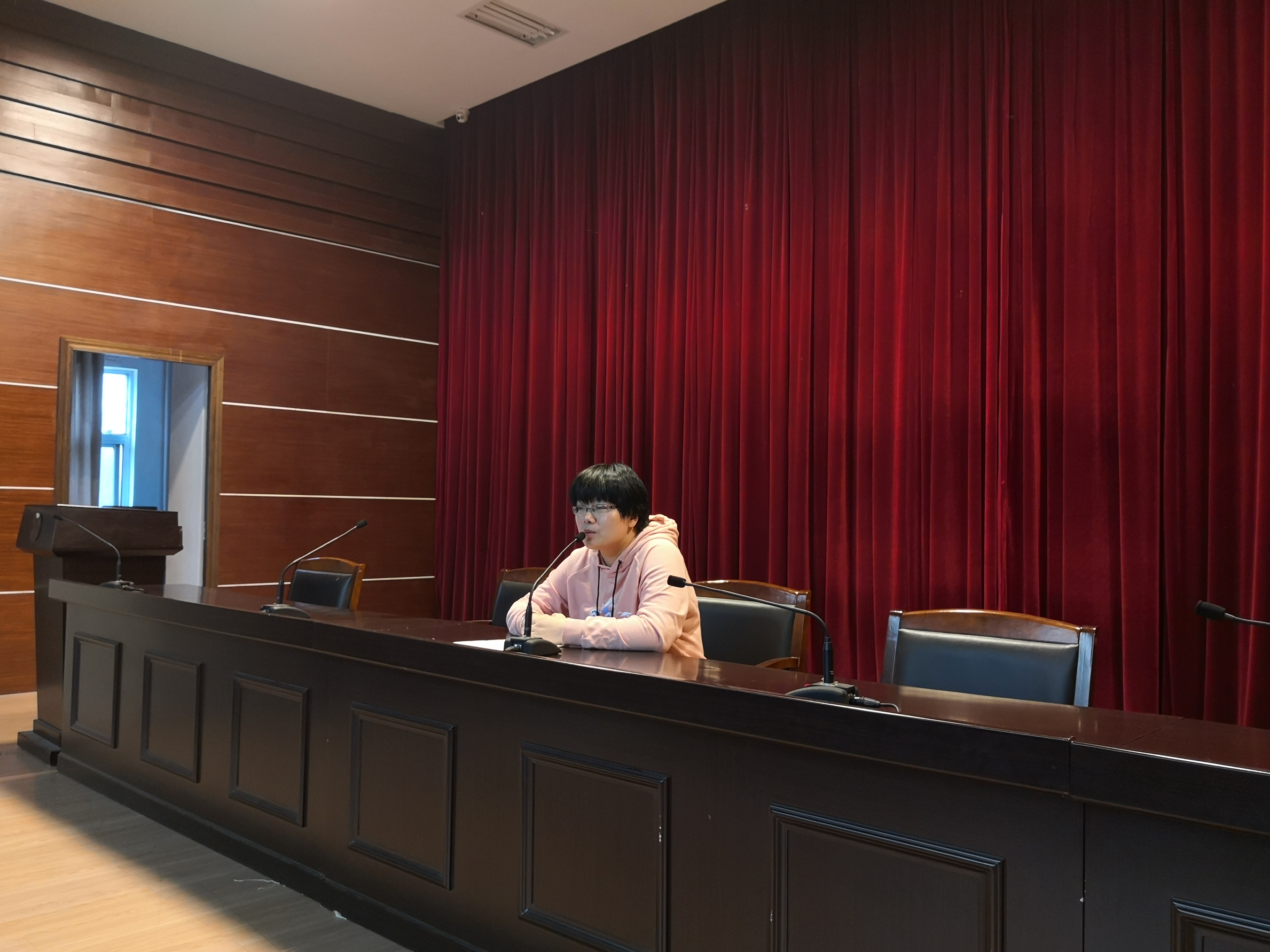 我校举办师德教育报告会