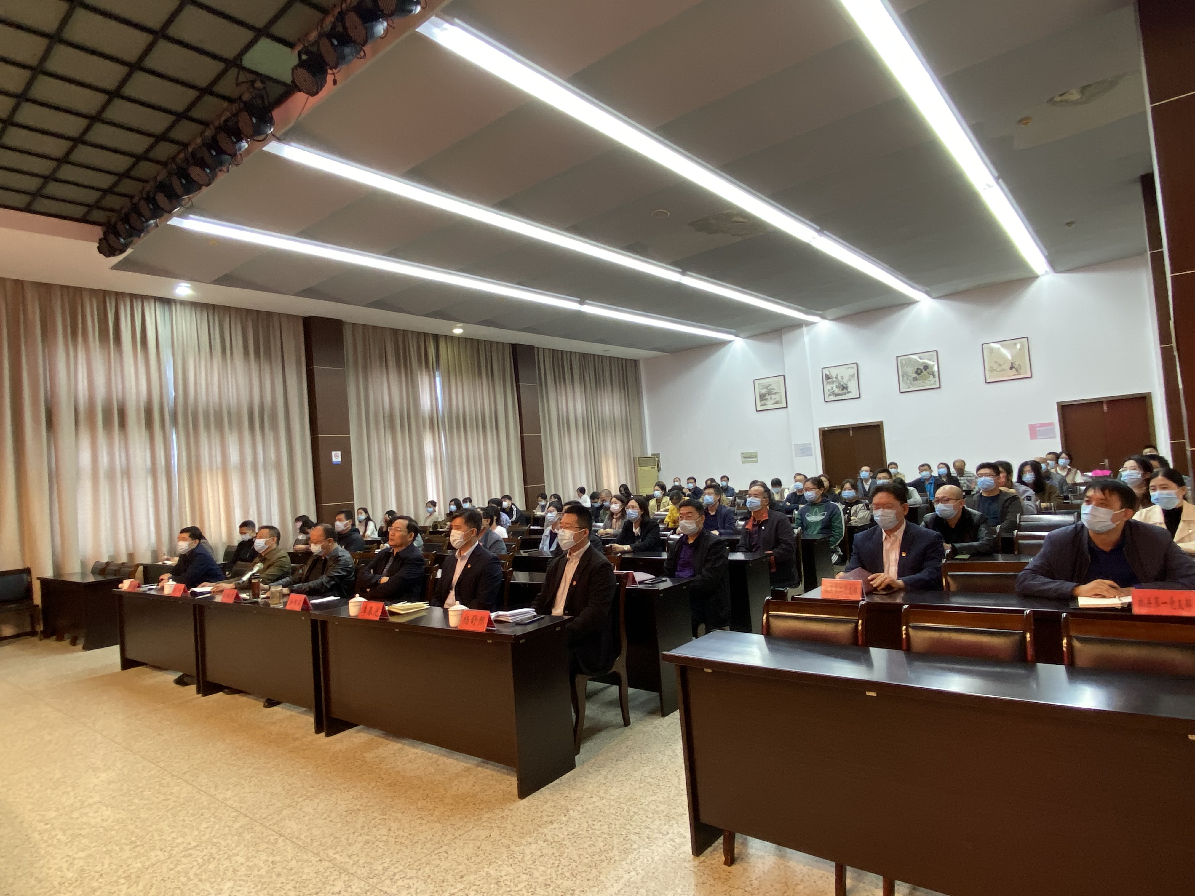 喜迎二十大 奋进新征程|我校组织党员干部及师生观看党的二十大开幕盛况