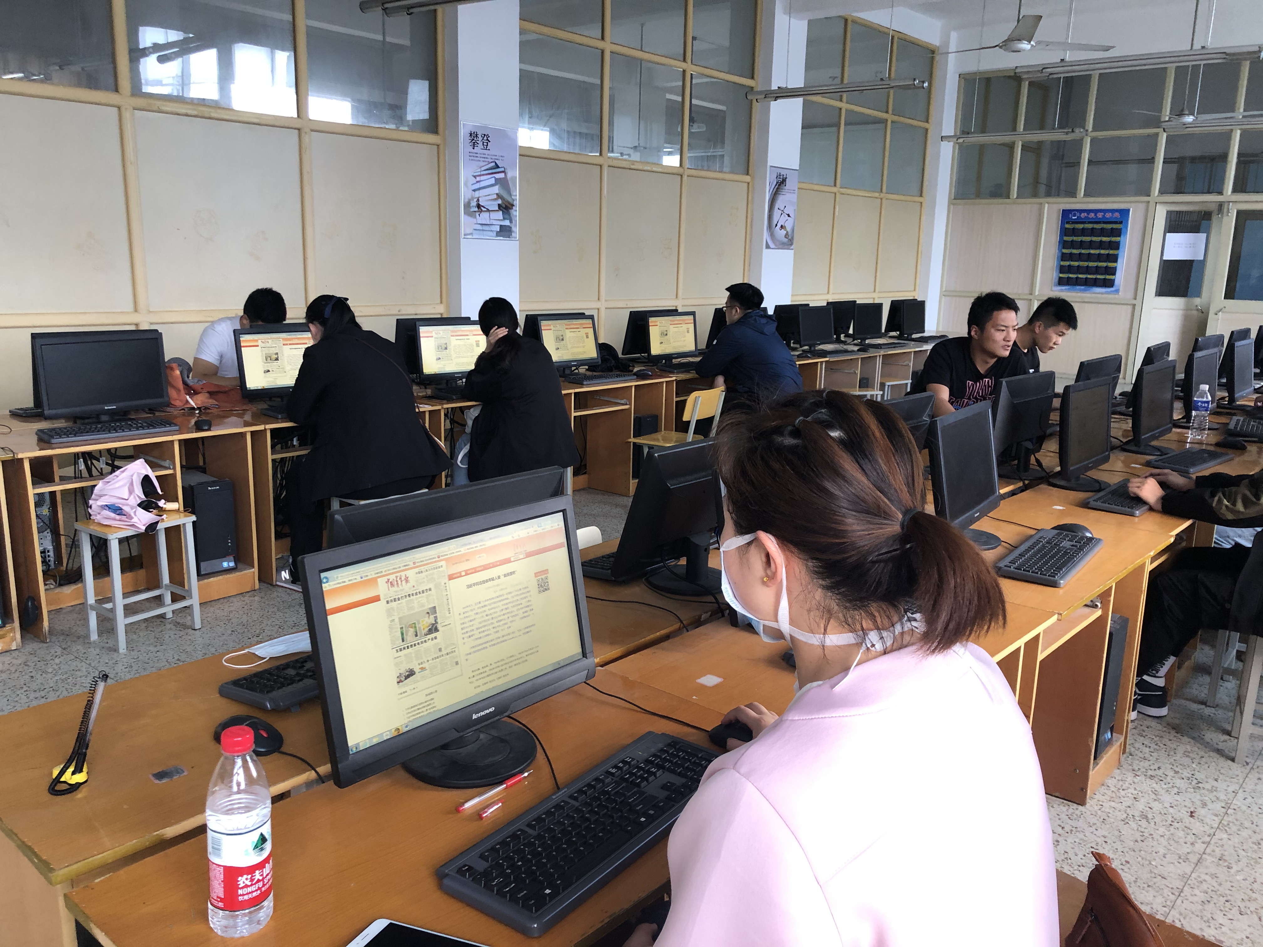 我校青年深入学习《习近平与大学生朋友们》系列专题报道