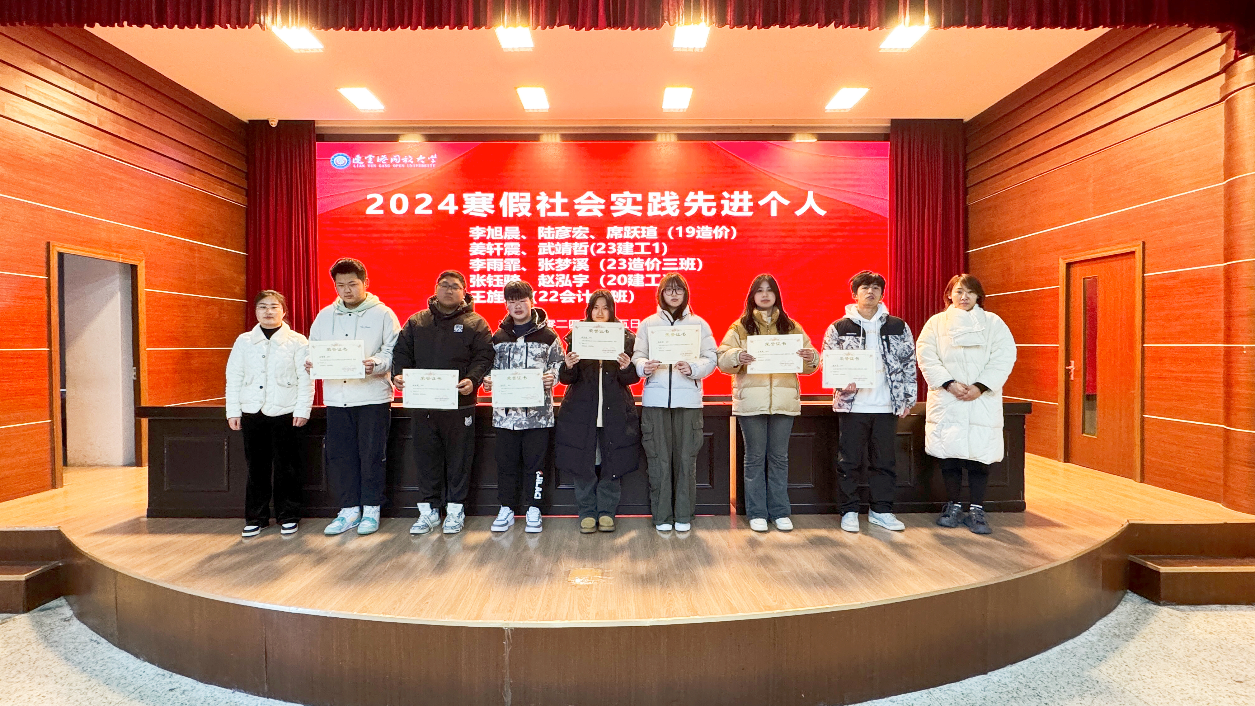 我校开展“学习雷锋事迹，传承榜样精神”主题观影活动