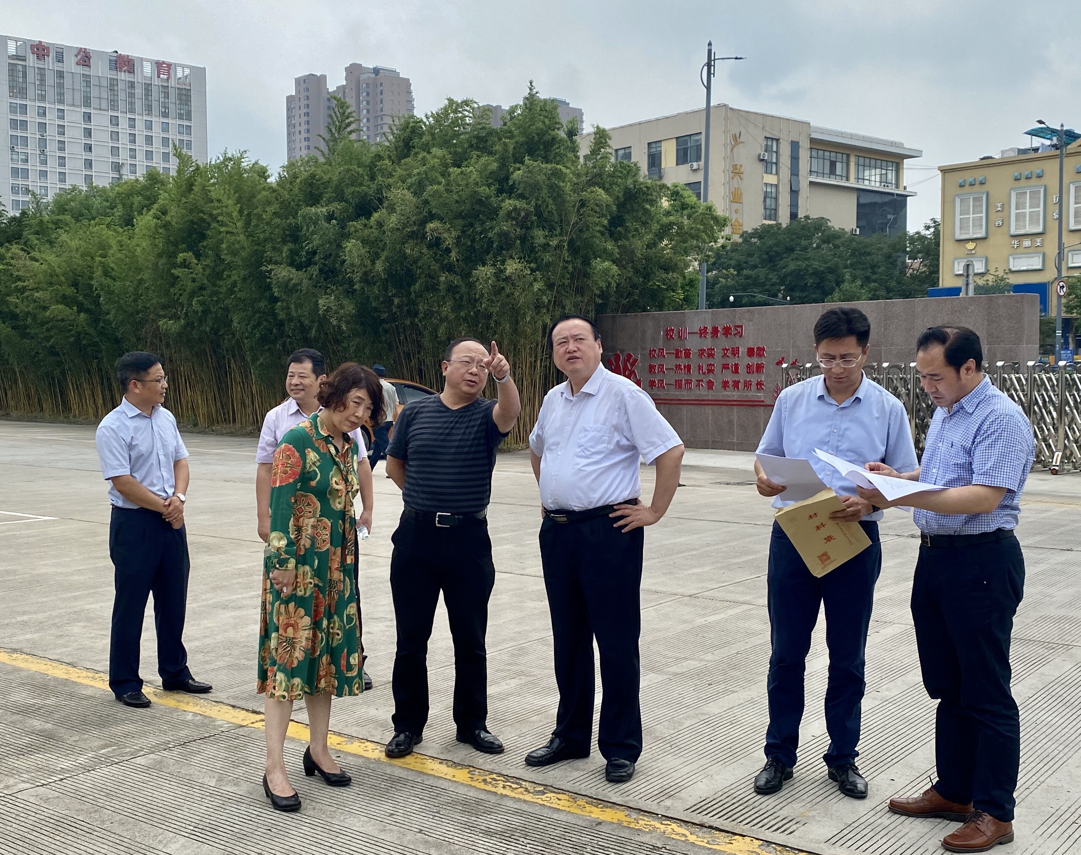徐家保副市长督导我校创文工作