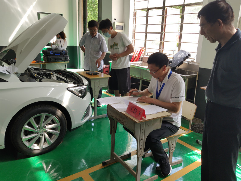 继续教育学院圆满完成汽车维修工职业技能考评工作