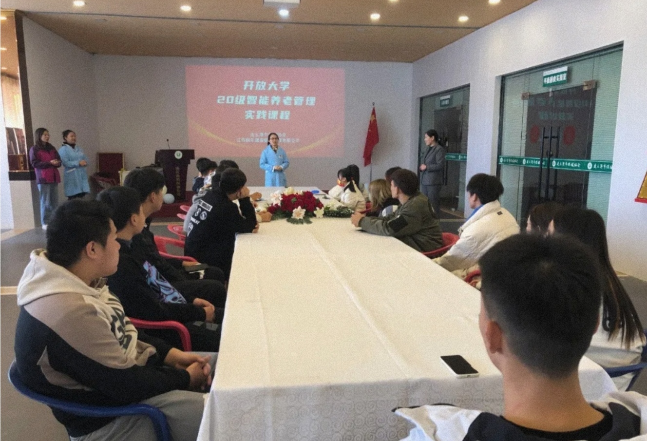 智能养老专业走进保健协会开展专业实训