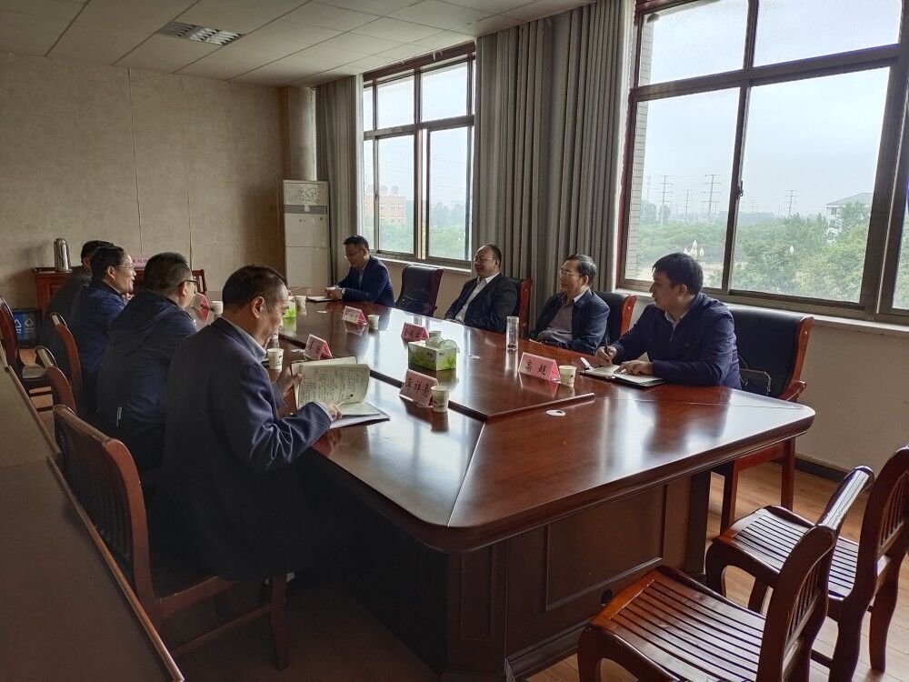 校党委书记、校长孙继才一行到县区开放大学进行“我为群众办实事”调研