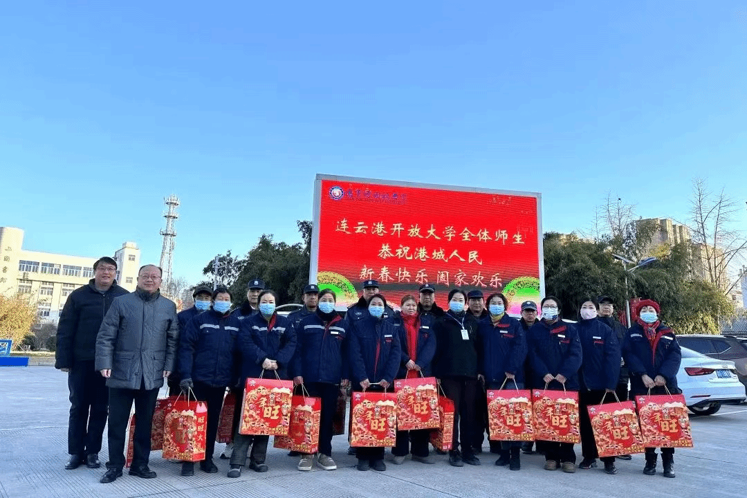新春送关怀 情意暖人心|校领导除夕看望慰问坚守岗位的值班人员