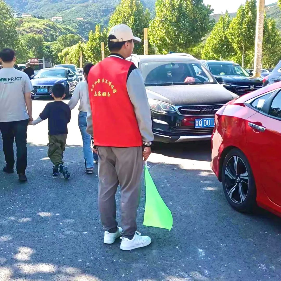 开大青年志愿者的“国庆黄金周”