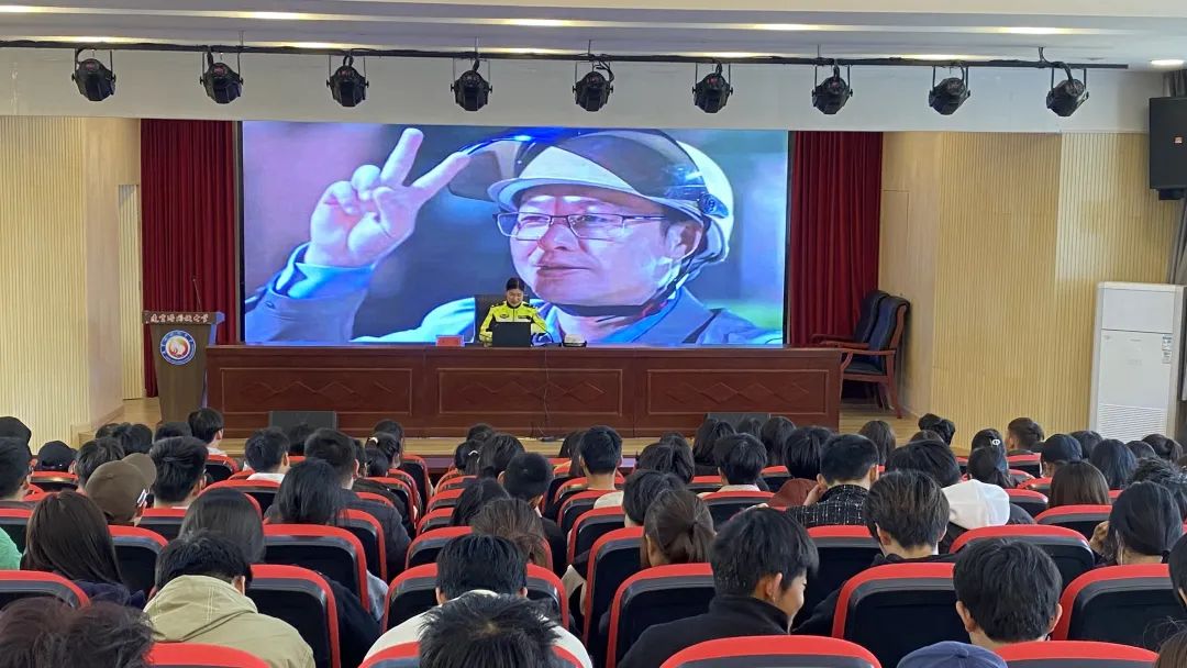 我校举办交通安全专题讲座