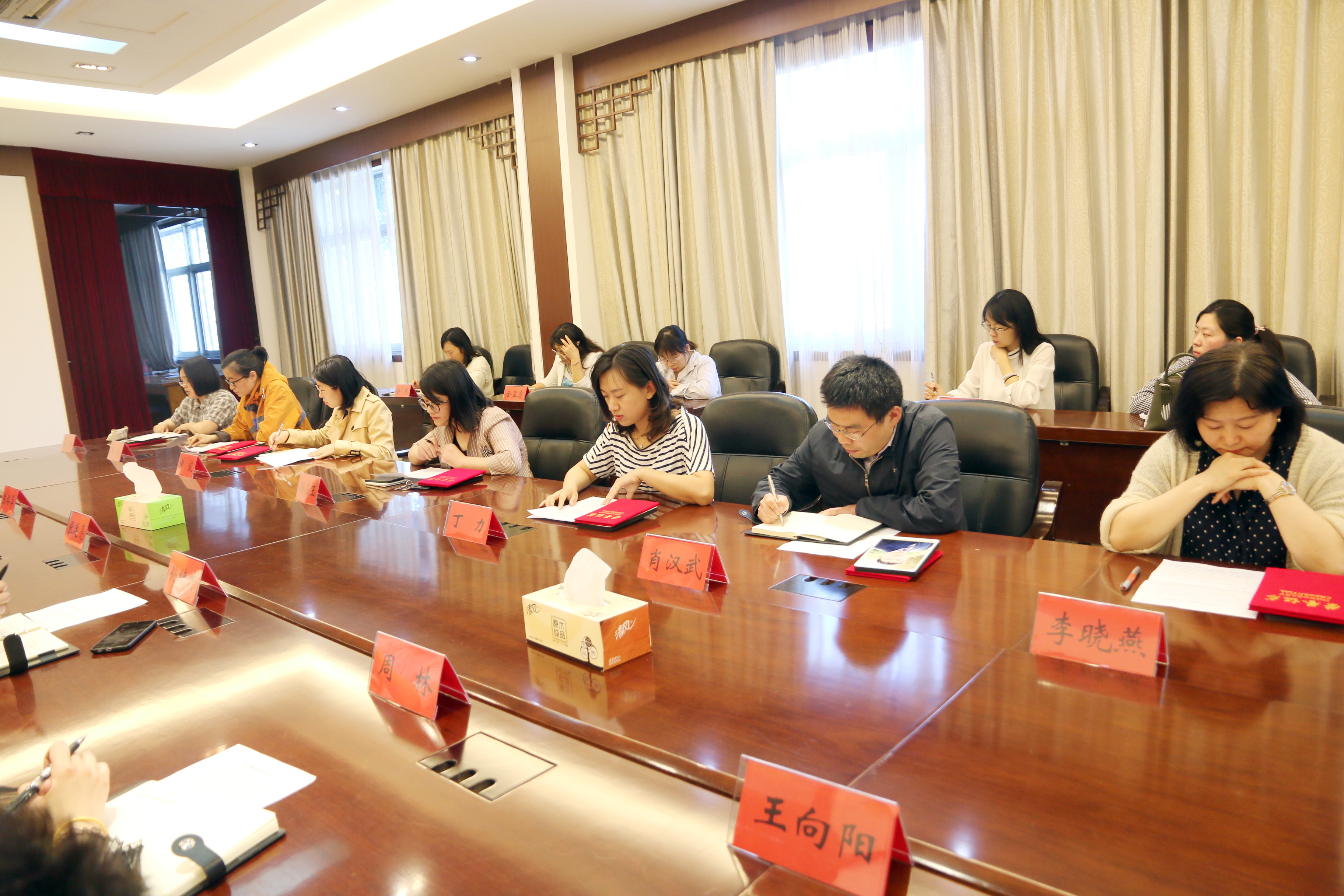 我校召开师德内涵及其价值研讨会
