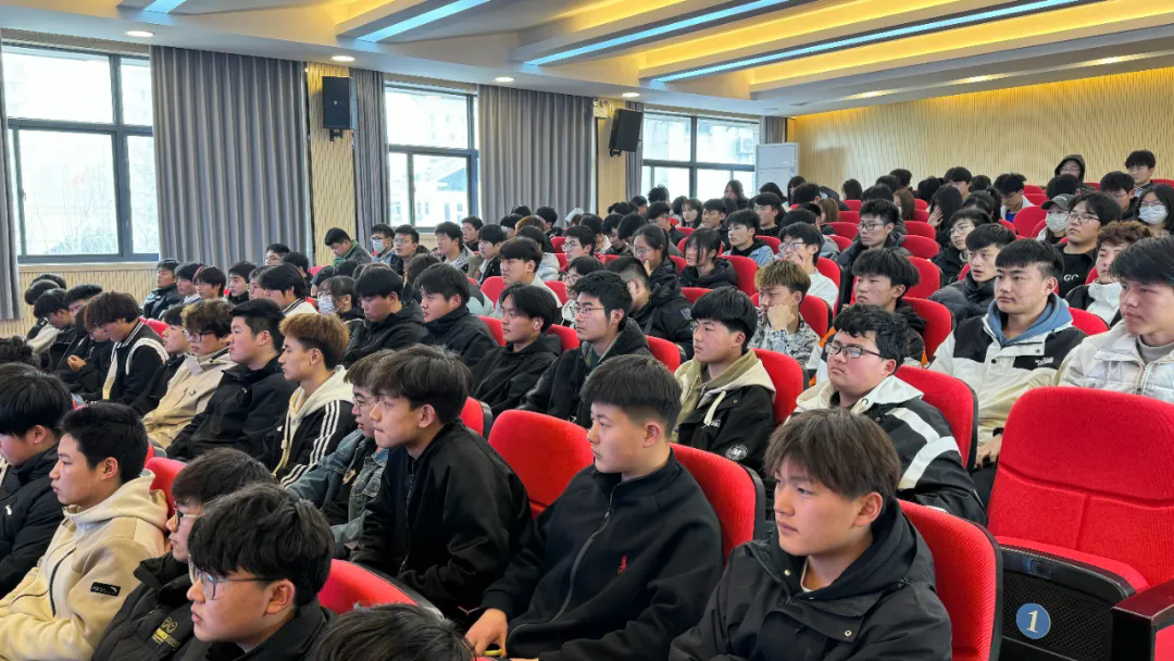 法制教育进校园 ，护航青春助成长